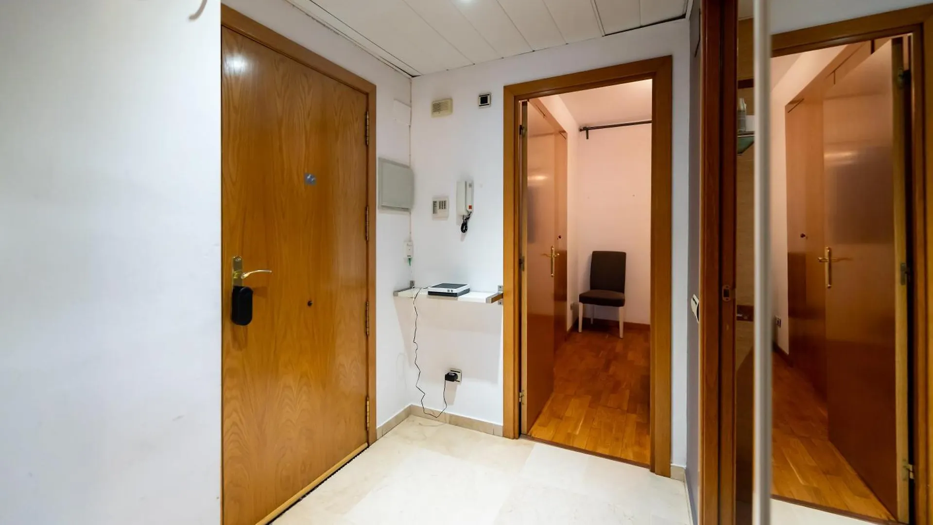 דירות ברצלונה Comfy Downtown + Private Terrace