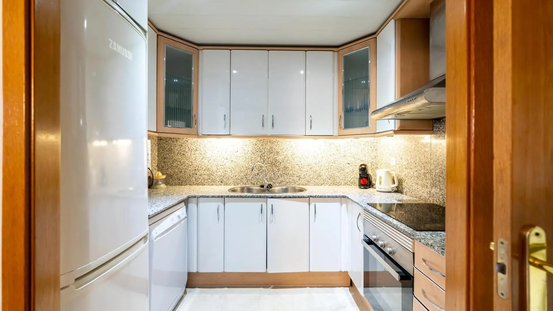 דירות ברצלונה Comfy Downtown + Private Terrace
