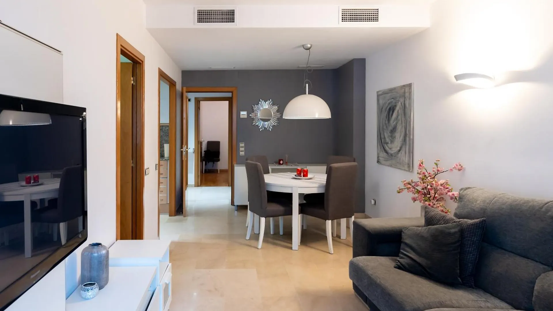 דירות ברצלונה Comfy Downtown + Private Terrace