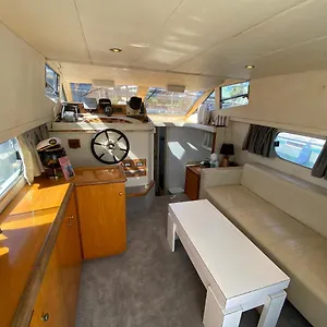  Bateau-hôtel - Divali - Duerme En Un Confortable Yate En Barcelona