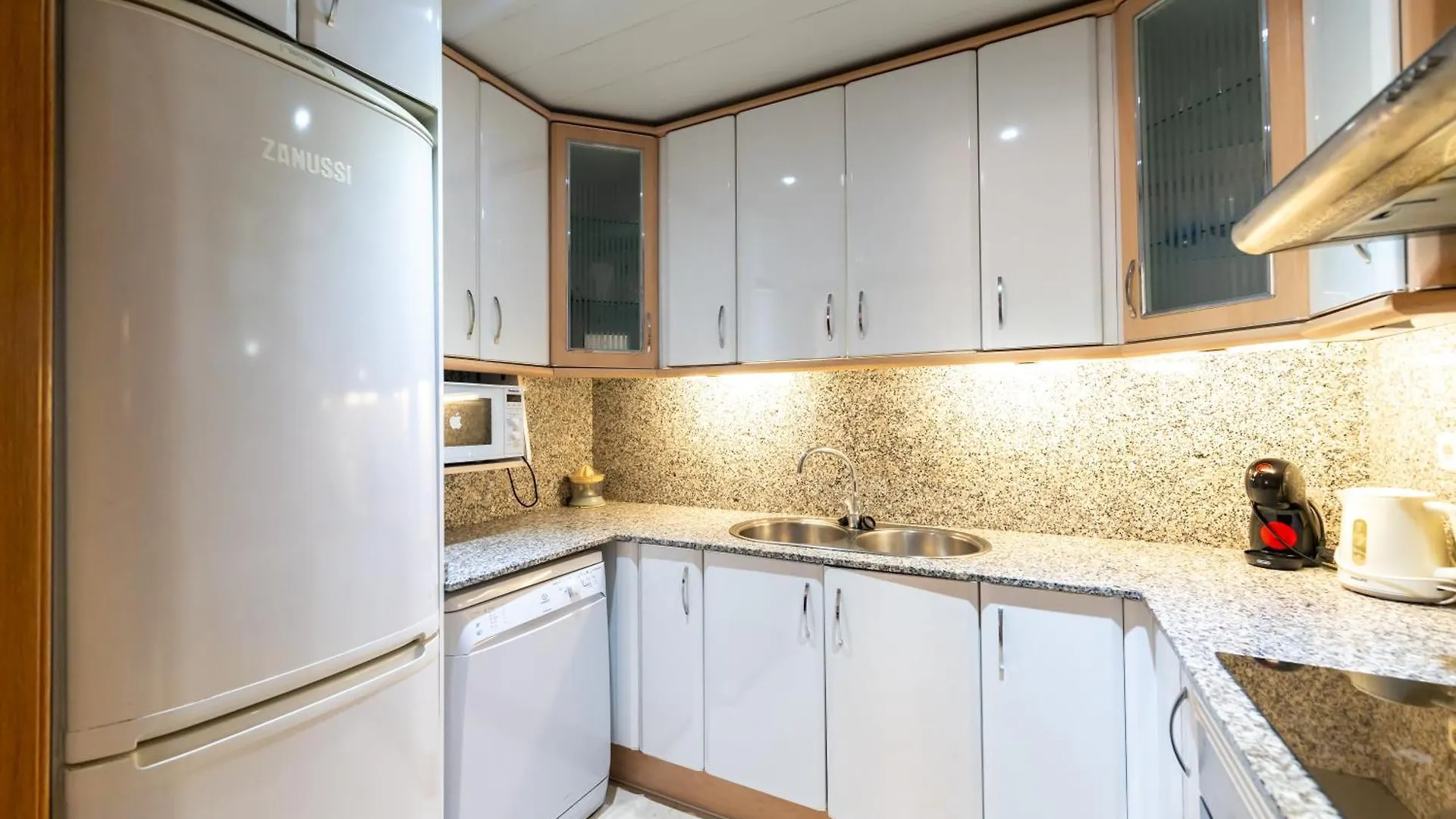 Comfy Downtown + Private Terrace Apartment Barcelona